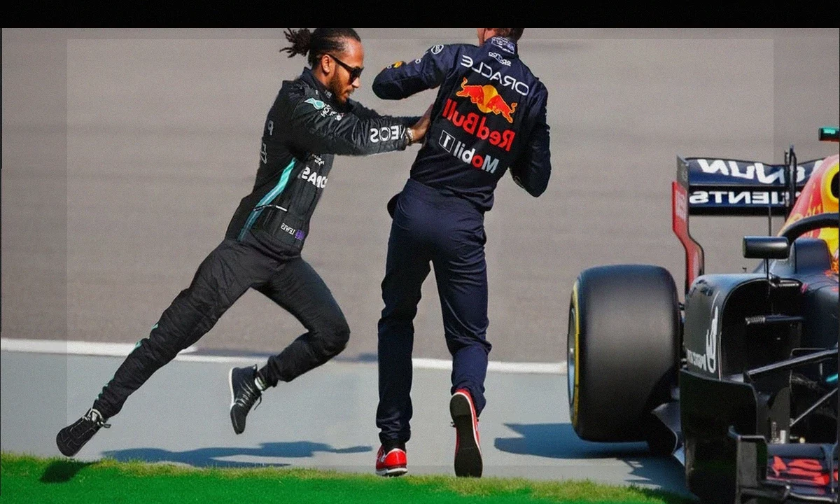 Lewis Hamilton difende le prossime regolamentazioni della F1: «È così che dovrebbero essere le corse»